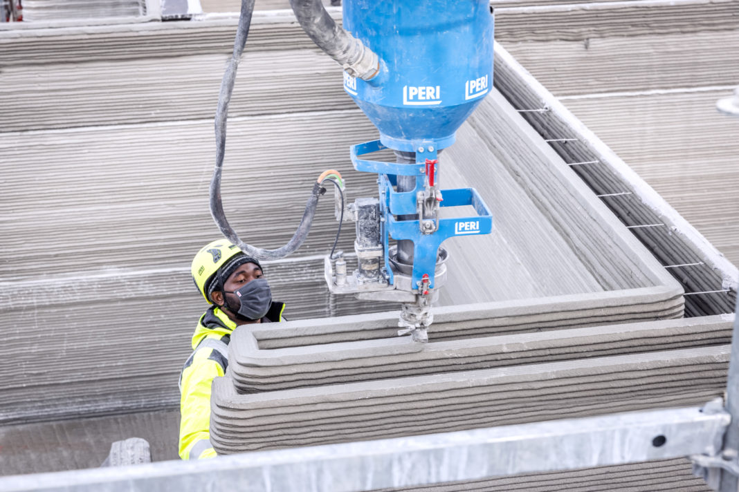 PERI 3D-Betondruck: Für 1m² doppelschalige Wand benötigt der 3D-Betondrucker rund 5 Minuten. Foto: obs/PERI GmbH